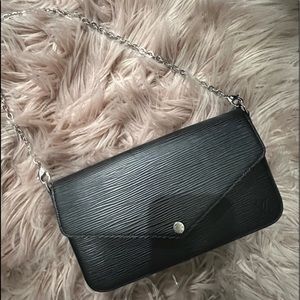 louis vuitton felicie pochette authentic - Epi black leather